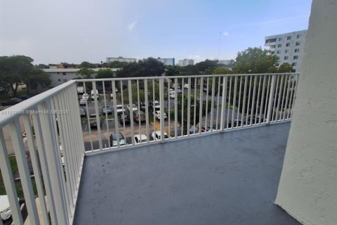 Condominio en alquiler en Hollywood, Florida, 2 dormitorios, 106.84 m2 № 1929196 - foto 6