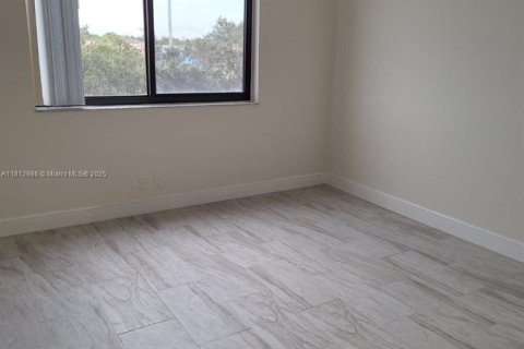 Condominio en alquiler en Hollywood, Florida, 2 dormitorios, 106.84 m2 № 1929196 - foto 12