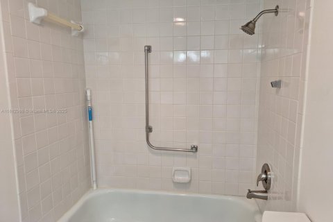 Condominio en alquiler en Hollywood, Florida, 2 dormitorios, 106.84 m2 № 1929196 - foto 20