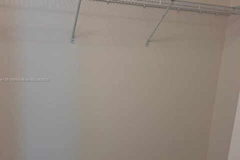 Condominio en alquiler en Hollywood, Florida, 2 dormitorios, 106.84 m2 № 1929196 - foto 17