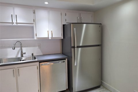 Condominio en alquiler en Hollywood, Florida, 2 dormitorios, 106.84 m2 № 1929196 - foto 10