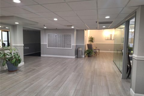 Condominio en alquiler en Hollywood, Florida, 2 dormitorios, 106.84 m2 № 1929196 - foto 2