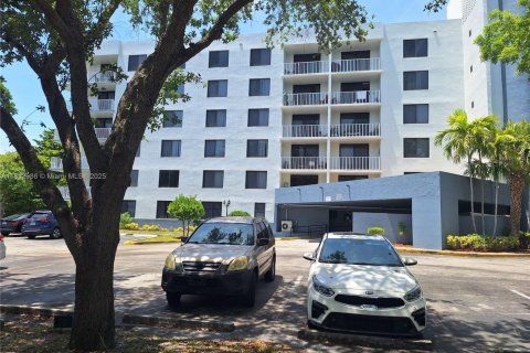 Condominio en alquiler en Hollywood, Florida, 2 dormitorios, 106.84 m2 № 1929196 - foto 1