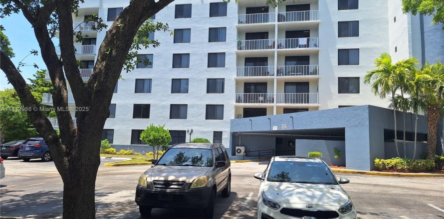 Condominio en Hollywood, Florida, 2 dormitorios  № 1929196