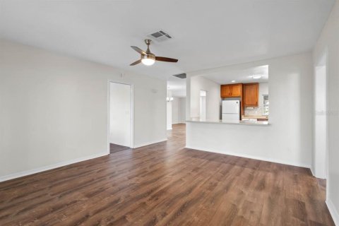 House in Sun City Center, Florida 2 bedrooms, 140.84 sq.m. № 1655719 - photo 9