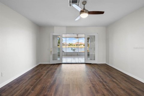 House in Sun City Center, Florida 2 bedrooms, 140.84 sq.m. № 1655719 - photo 10