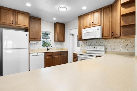 House in Sun City Center, Florida 2 bedrooms, 140.84 sq.m. № 1655719 - photo 14
