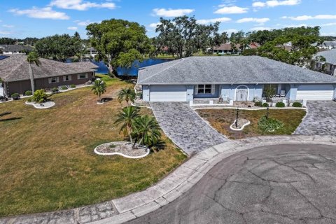 House in Sun City Center, Florida 2 bedrooms, 140.84 sq.m. № 1655719 - photo 3