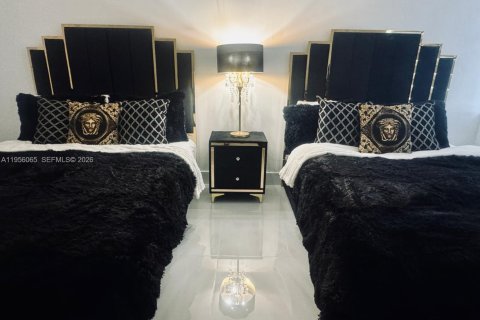 Condo in Miami Beach, Florida, 1 bedroom № 2010591 - photo 4