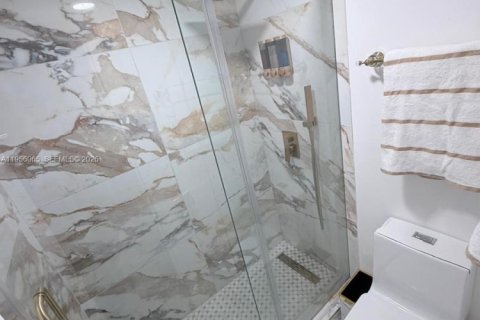 Condo in Miami Beach, Florida, 1 bedroom № 2010591 - photo 10