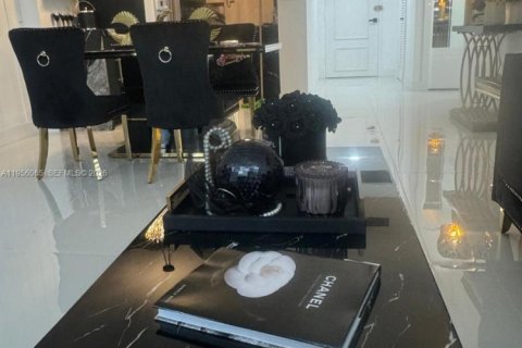 Condominio en alquiler en Miami Beach, Florida, 1 dormitorio, 80.36 m2 № 2010591 - foto 3