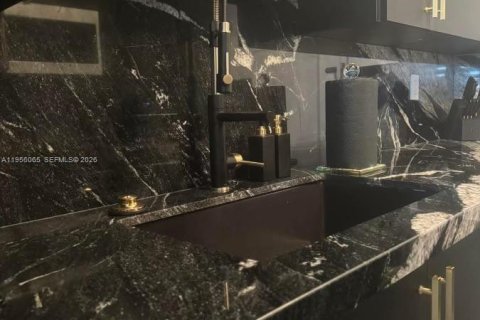 Condominio en alquiler en Miami Beach, Florida, 1 dormitorio, 80.36 m2 № 2010591 - foto 2