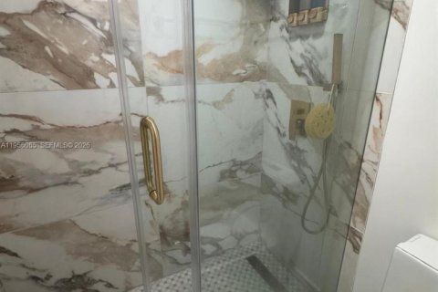 Condo in Miami Beach, Florida, 1 bedroom № 2010591 - photo 8