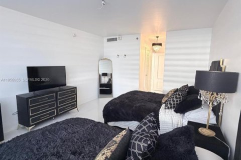 Condo in Miami Beach, Florida, 1 bedroom № 2010591 - photo 7