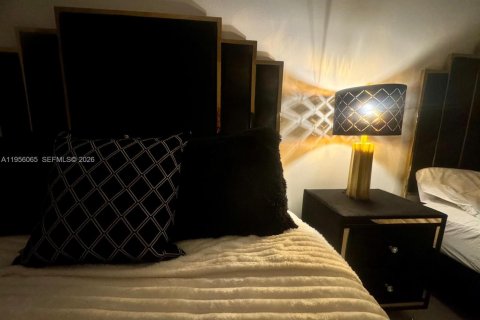 Condo in Miami Beach, Florida, 1 bedroom № 2010591 - photo 6