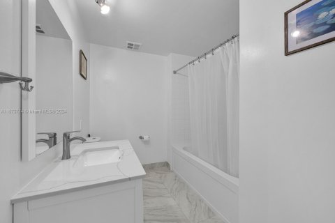 Condominio en venta en Miami, Florida, 2 dormitorios, 88.63 m2 № 1868122 - foto 11