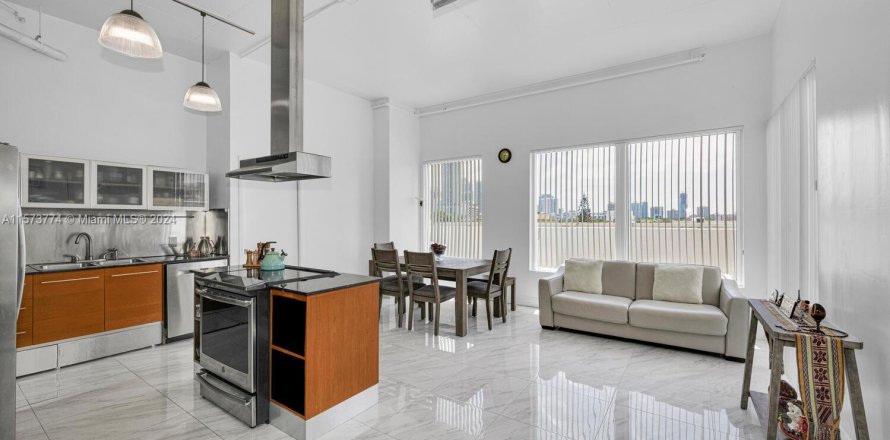 Condominio en Miami, Florida, 2 dormitorios № 1868122