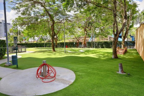 Condo in Miami, Florida, 2 bedrooms  № 1868122 - photo 21