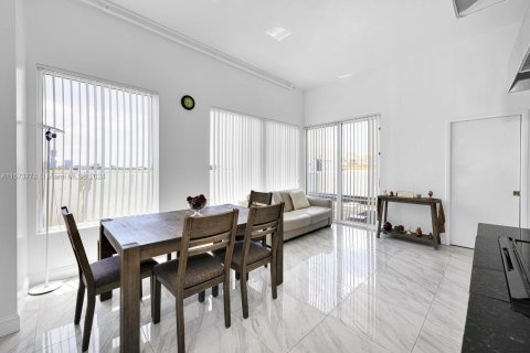 Condo in Miami, Florida, 2 bedrooms  № 1868122 - photo 5