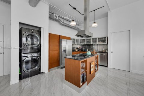 Condo in Miami, Florida, 2 bedrooms  № 1868122 - photo 6