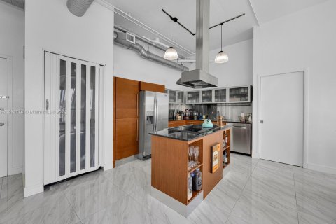 Condo in Miami, Florida, 2 bedrooms  № 1868122 - photo 7