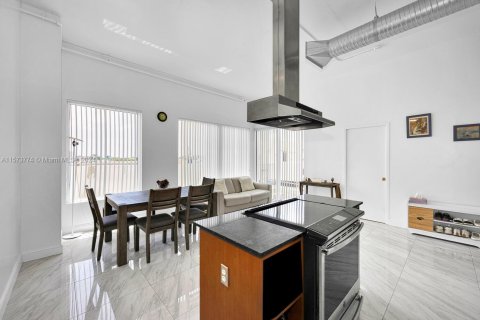 Condominio en venta en Miami, Florida, 2 dormitorios, 88.63 m2 № 1868122 - foto 4