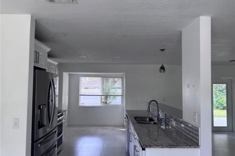 Villa ou maison à louer à Tampa, Floride: 2 chambres, 103.12 m2 № 2411439 - photo 6