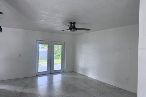 Villa ou maison à louer à Tampa, Floride: 2 chambres, 103.12 m2 № 2411439 - photo 3