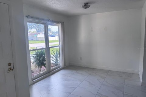 Villa ou maison à louer à Tampa, Floride: 2 chambres, 103.12 m2 № 2411439 - photo 4