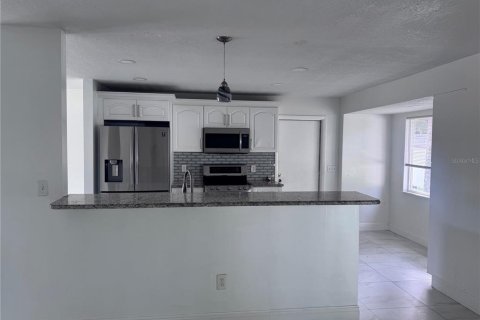 Villa ou maison à louer à Tampa, Floride: 2 chambres, 103.12 m2 № 2411439 - photo 5