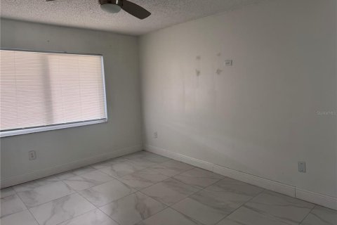 Villa ou maison à louer à Tampa, Floride: 2 chambres, 103.12 m2 № 2411439 - photo 11