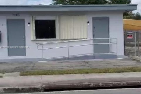 Commercial property in Homestead, Florida № 1966964 - photo 3