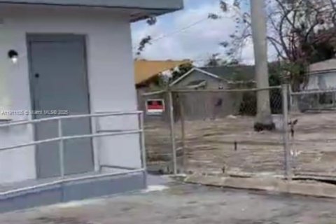Commercial property in Homestead, Florida № 1966964 - photo 8
