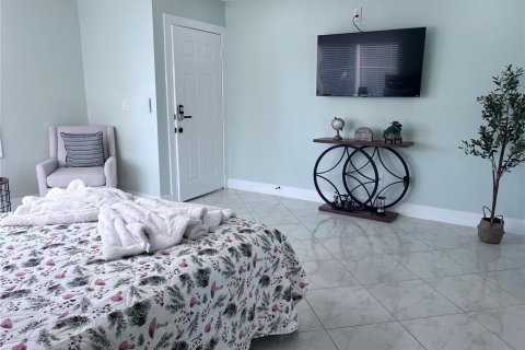 Condo in Tampa, Florida, 3 rooms № 2206685 - photo 11