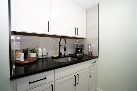 Condo in Tampa, Florida, 3 rooms № 2206685 - photo 28