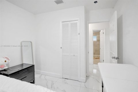 Casa en venta en Pembroke Pines, Florida, 3 dormitorios, 94.02 m2 № 1877572 - foto 16