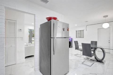 Casa en venta en Pembroke Pines, Florida, 3 dormitorios, 94.02 m2 № 1877572 - foto 10
