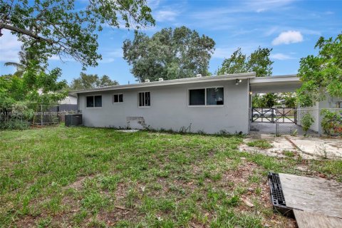 Casa en venta en Pembroke Pines, Florida, 3 dormitorios, 94.02 m2 № 1877572 - foto 26
