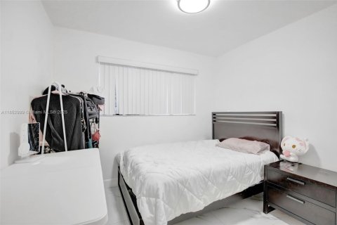 Casa en venta en Pembroke Pines, Florida, 3 dormitorios, 94.02 m2 № 1877572 - foto 18