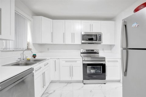 Casa en venta en Pembroke Pines, Florida, 3 dormitorios, 94.02 m2 № 1877572 - foto 11