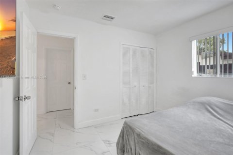 Casa en venta en Pembroke Pines, Florida, 3 dormitorios, 94.02 m2 № 1877572 - foto 21