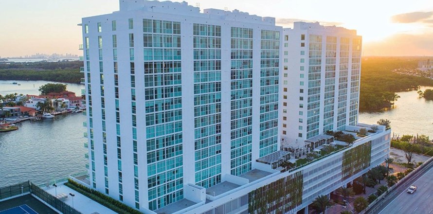 Apartment in 400 SUNNY ISLES in Sunny Isles Beach, Florida 3 bedrooms, 115 sq.m. № 78137