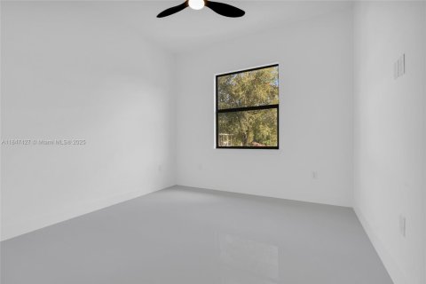 House in Lehigh Acres, Florida 3 bedrooms № 1845814 - photo 25