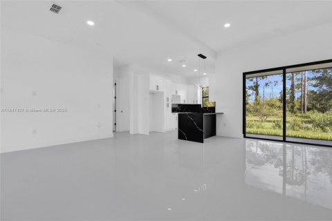 House in Lehigh Acres, Florida 3 bedrooms № 1845814 - photo 26