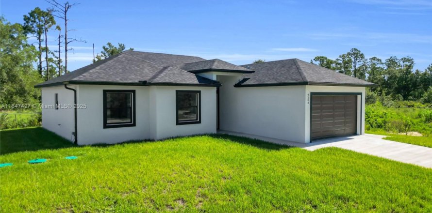 House in Lehigh Acres, Florida 3 bedrooms № 1845814