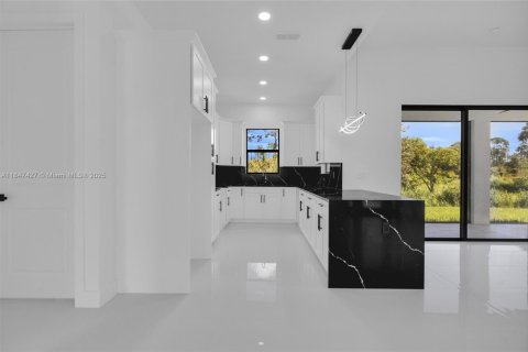 House in Lehigh Acres, Florida 3 bedrooms № 1845814 - photo 28