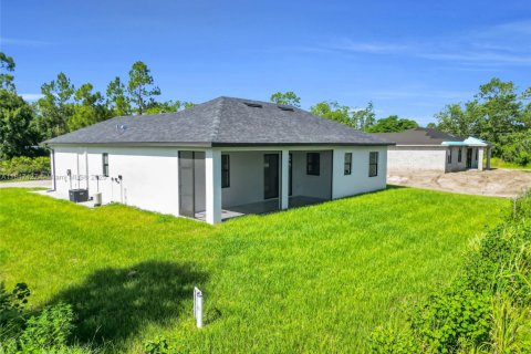 House in Lehigh Acres, Florida 3 bedrooms № 1845814 - photo 11