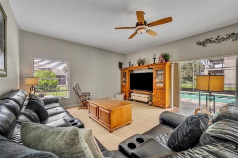 Casa en venta en Orlando, Florida, 5 dormitorios, 369.1 m2 № 1909951 - foto 20