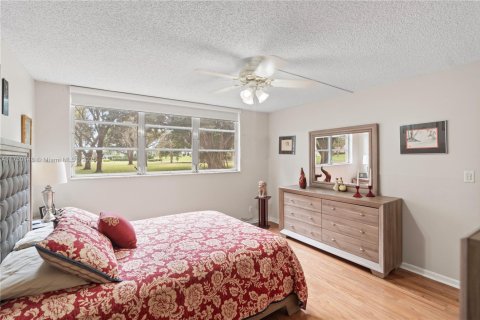 Condominio en venta en Pembroke Pines, Florida, 2 dormitorios, 108.7 m2 № 1896873 - foto 13