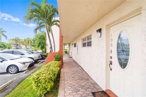 Condominio en venta en Pembroke Pines, Florida, 2 dormitorios, 108.7 m2 № 1896873 - foto 22